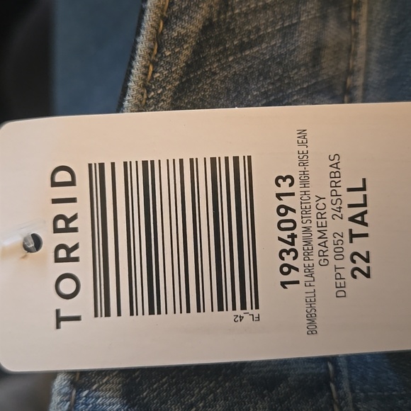 Torrid Stretch Bombshell Stretch Skinny Jeans 22 Tall - Picture 5 of 5